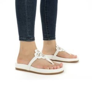 Sam & Libby Women's
Alexandra Thong Footbed Size 9.5